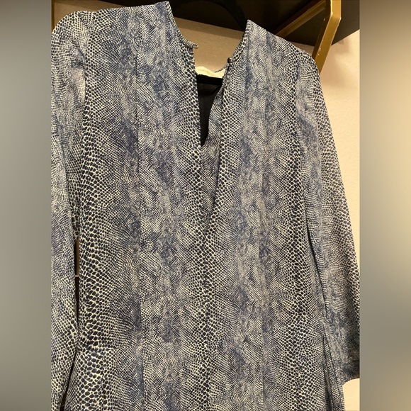 PRISTINE - Tory Burch Blue Snake Print Dress - Size 2 - Light, Cool and Comfy! - Picture 4 of 8